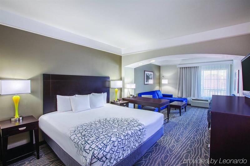 La Quinta By Wyndham Lake Charles Casino Area Exterior photo