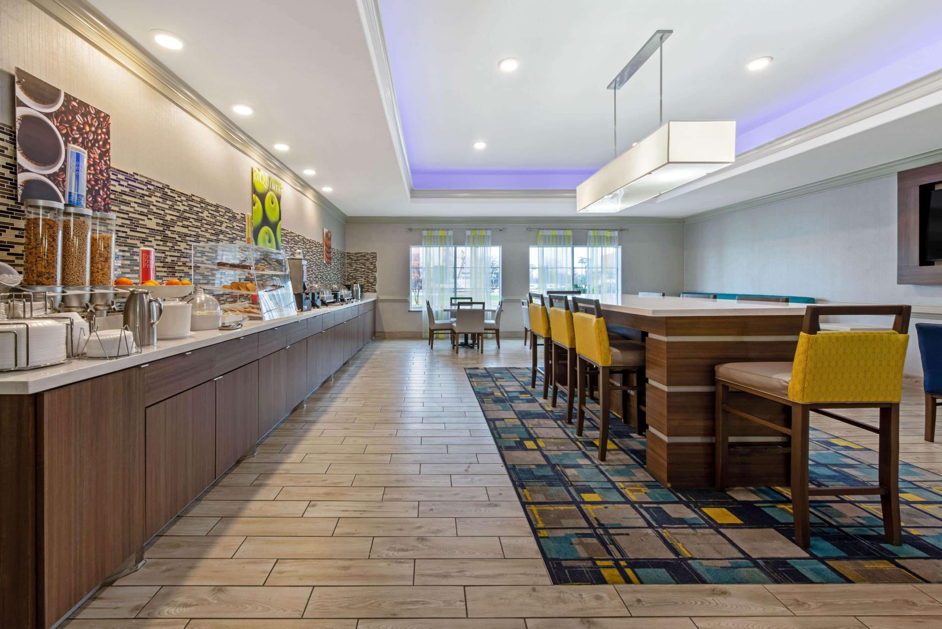 La Quinta By Wyndham Lake Charles Casino Area Exterior photo